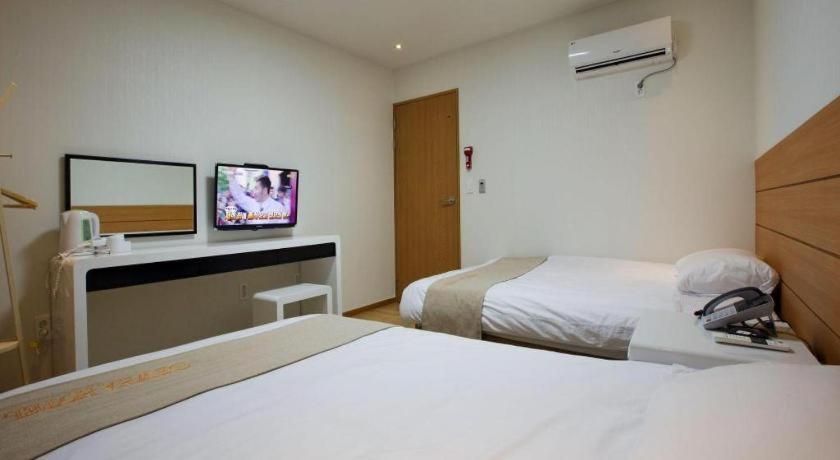 Ewha Hotel Jeju Extérieur photo